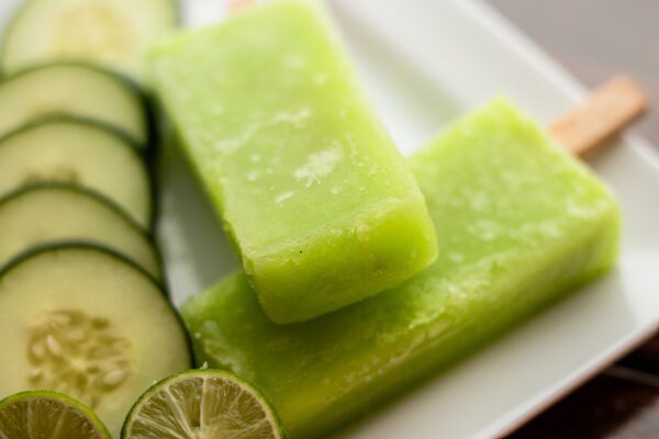 PALETA DE LIMÓN CON PEPINO